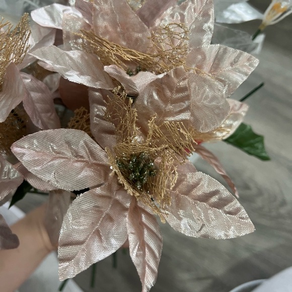 Fake Floral Pieces (9) - Picture 6 of 6